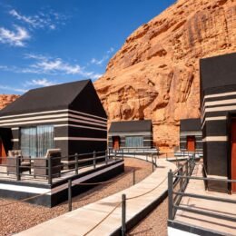 05_Cabins_And_Walkway.jpg